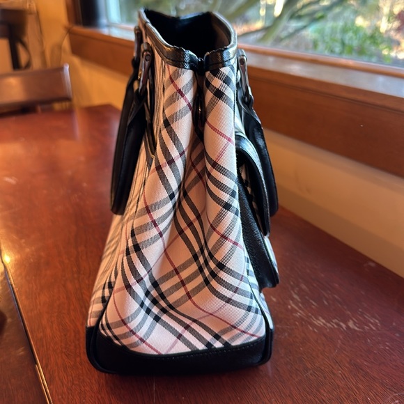 Burberry Nova Check Satchel in Excellent Condition - Picture 10 of 10